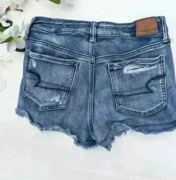 AEO Light Wash Distressed Lace Pocket Hi Rise Shortie - Picture 2 of 5